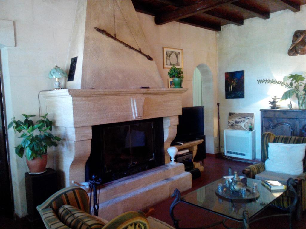 Mas Des Collines Bed and Breakfast Fontvieille Rum bild